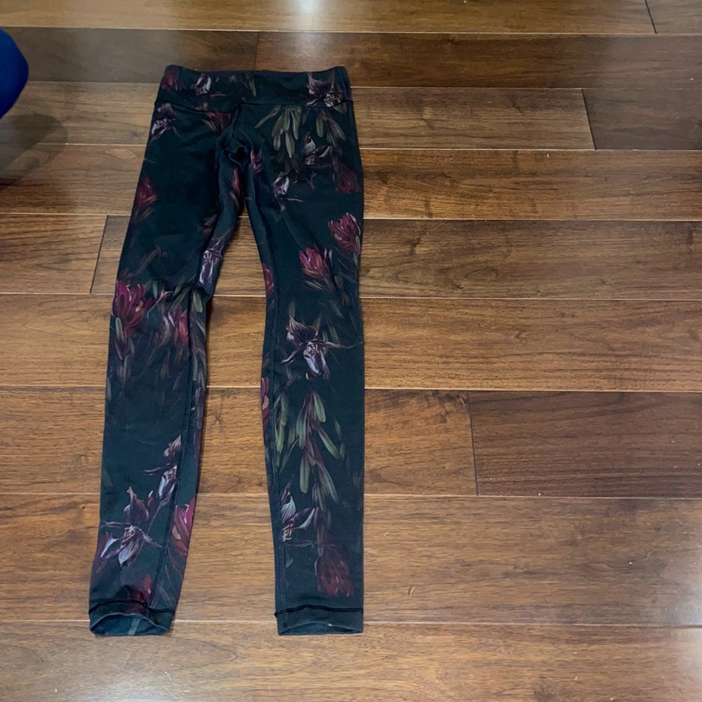 Vintage low-rise Lululemon leggings